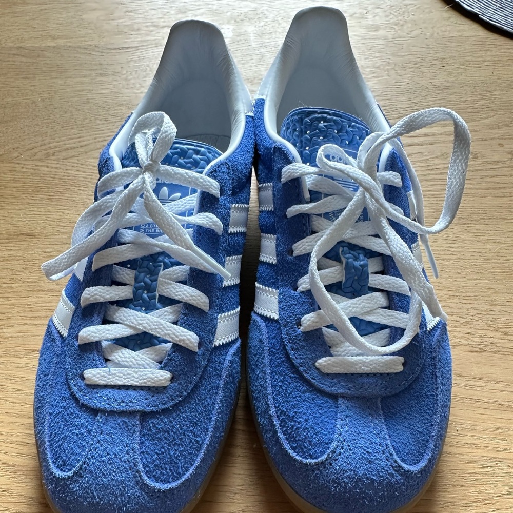 WMNS gazelle indoor blue fusion gum